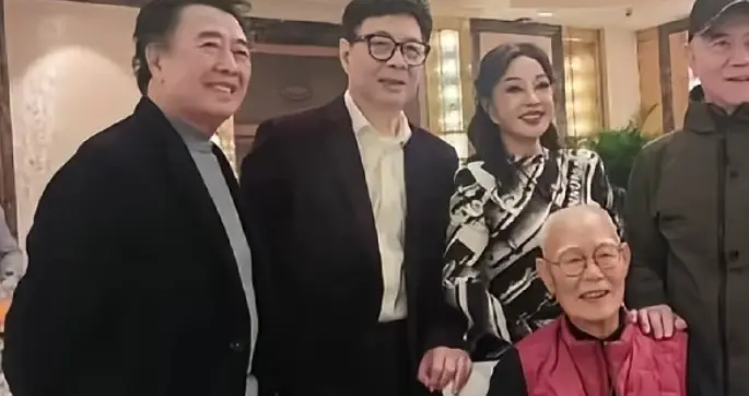 刘晓庆从艺50周年，前夫陈国军捧场，刘晓庆一句话断了俩人缘分