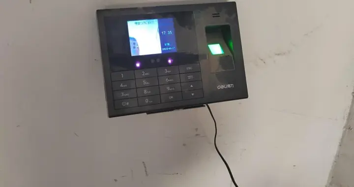 说真的！你见过一天打4次卡的公司吗？