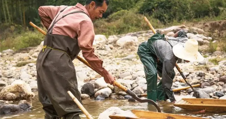 明令禁止的“撸铁棒”重出江湖，日赚千元，对黄河有何危害？