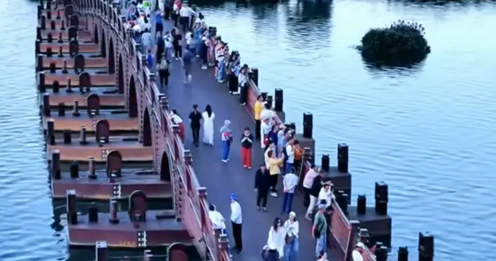 昆明草海浮桥爆火！不止好拍，这才是城市该有的民生地标