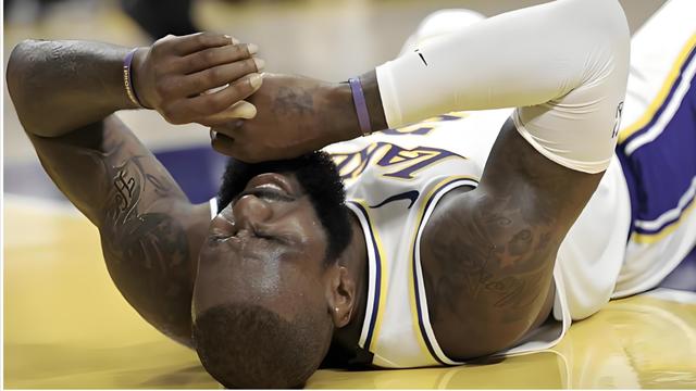 饮水机守护者：定了！明天背靠背老詹受伤了