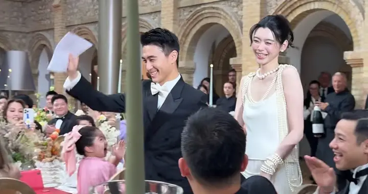 何猷君婚礼四房成员照曝光，何超盈带女儿出席，何猷亨晚宴上献唱