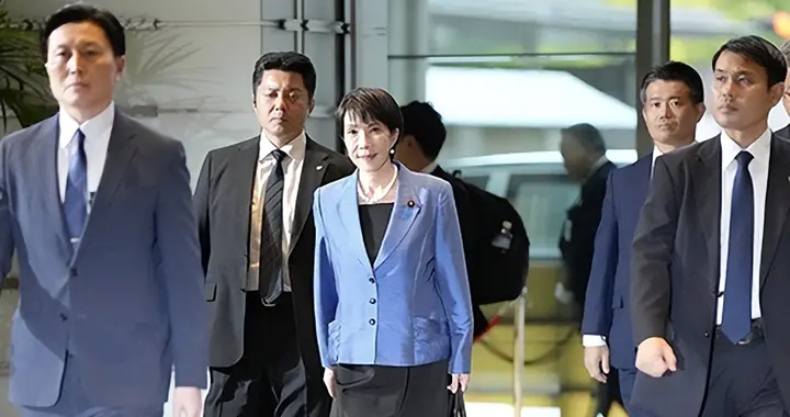 支持率暴跌，麻生太郎翻脸，347人联手逼宫，高市下台已成定局