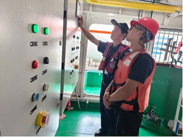 鄂州海事处：全面排查安全隐患 筑牢双节水上安全防线