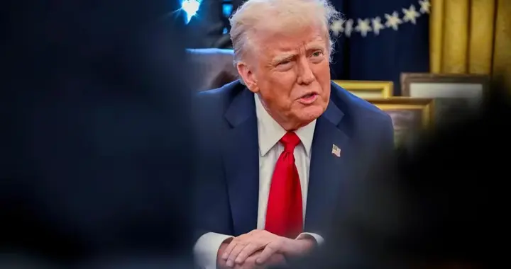 美国总统特郎普在接受《纽约时报》采访时，竟表明了″弃台"立场