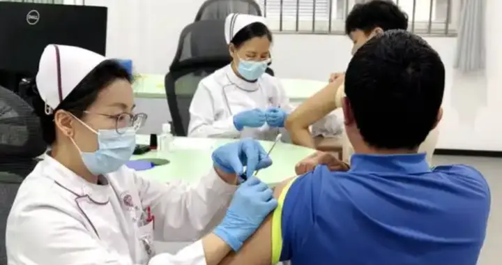 科兴疫苗再次被热议，当年打完三针的人，该怎么理性看待这件事