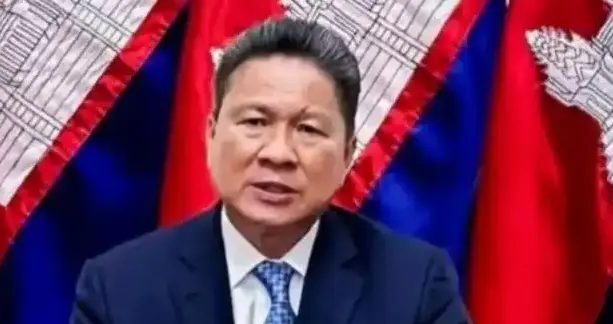 柬埔寨公开疏中亲美，不到24小时，泰总理亲手接过中方的巨额援助