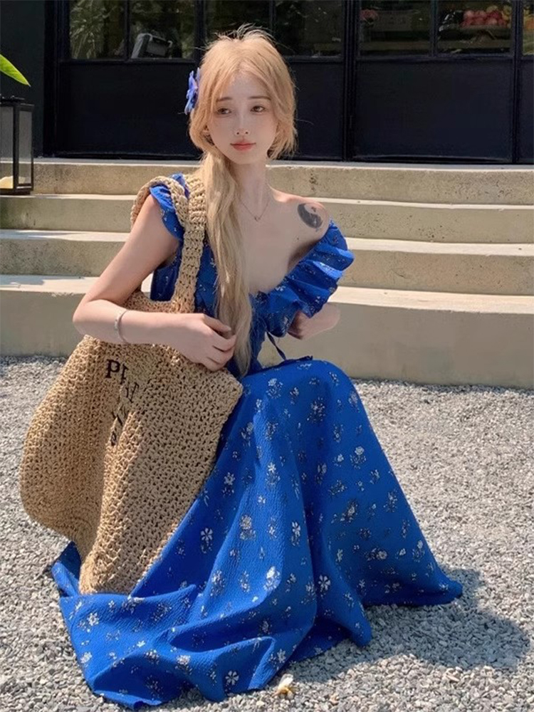 蓝色碎花小飞袖吊带连衣裙女初夏五一穿搭