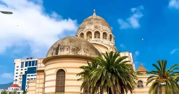 非洲富家千金嫁到中国，婚后回娘家她却一直哭，说：再也不回去了