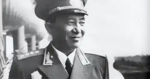 开国少将刘懋功回忆1967年奉周总理指示送秦基伟周兴赴北京