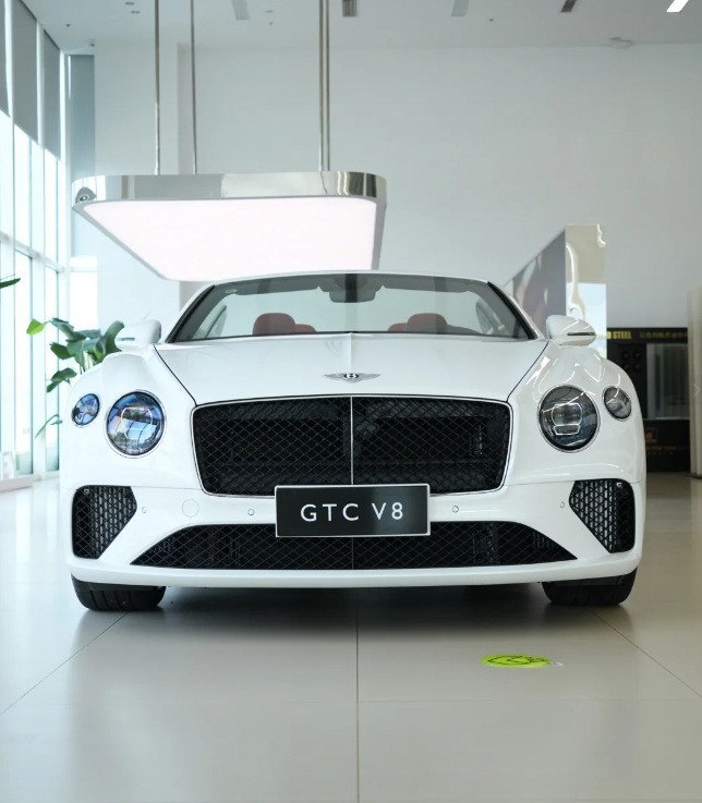 🚘宾利欧陆GTC V8 动力采用4.0T V8双涡轮增压发动机，匹配...