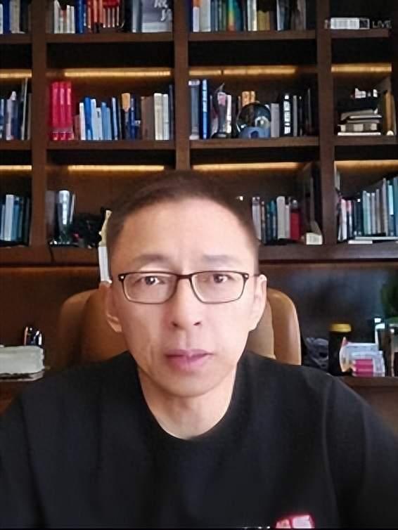 乌克兰前国防部长被解职后喊话总统，张朝阳双语分享全球热点