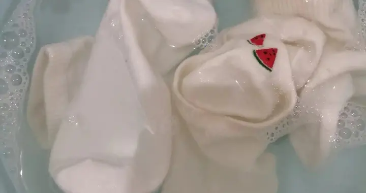 袜子该翻面洗吗？科学家的实验，让懒人赢了