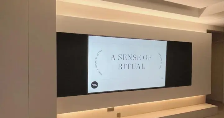 这套142平米的顶楼复式装的真不错，她说是她见过最好看的房子