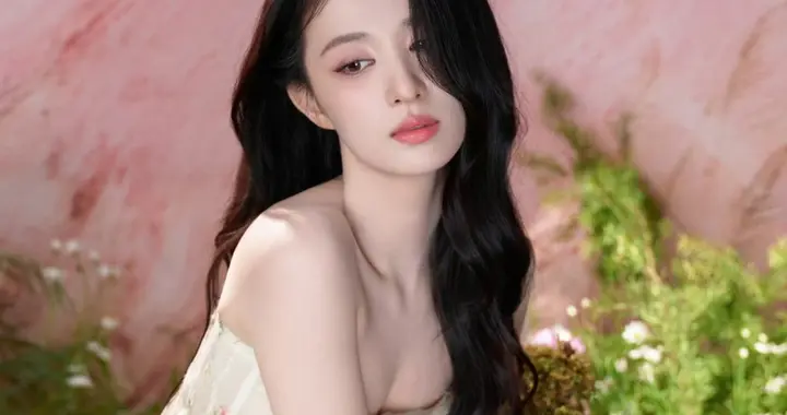 王楚然春光入画，美人如画