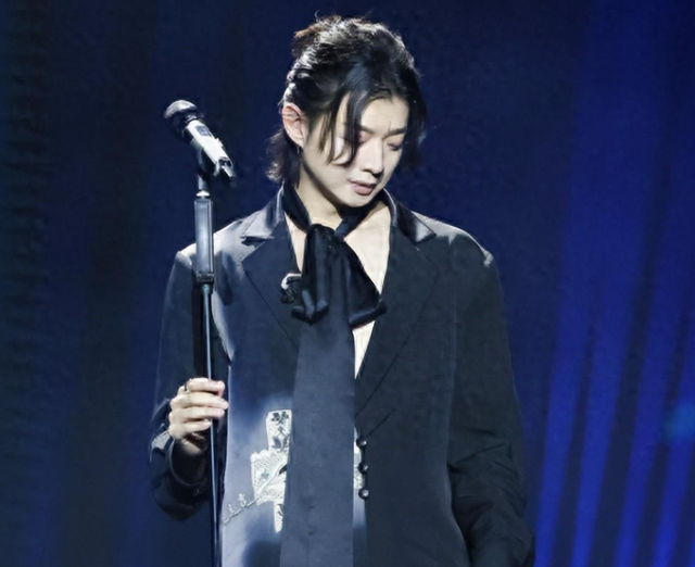 离开娱乐圈2年，霍尊事业重启，而被送监狱的陈露，活成了这样