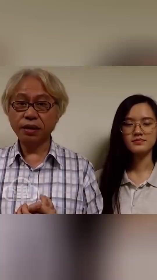 “爷孙恋”女主林靖恩流落街头，超市乞讨被拒，眼神诡异仍爱干净