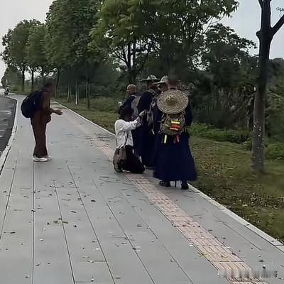 请叫我猴哥：我是看不懂这种给“背包客”下