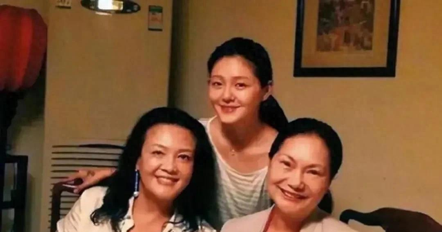 S妈翻来覆去又变卦了，黄安仗义执言，劝放下！网友：菲何去何从