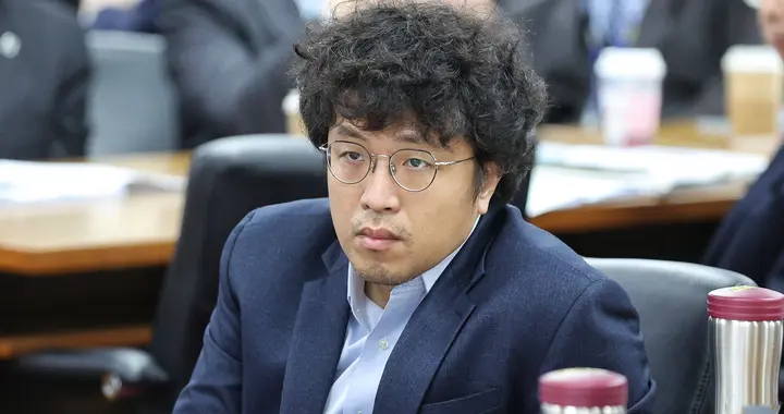 杀鸡儆猴见效，央视起底沈伯洋后，岛内一众“台独”都有些慌了