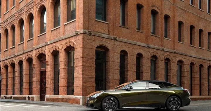 油价上涨出行不愁，领克10EM-P四月补贴助力轻松购车