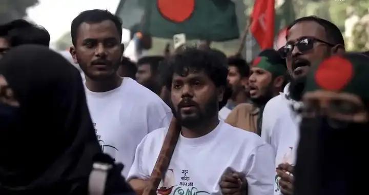 枪声响起，南亚这个国家彻底乱了，一个不该倒下的人率先出局