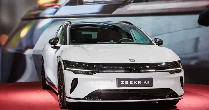 极氪007GT欧洲发售，起售价约合人民币37.4万元