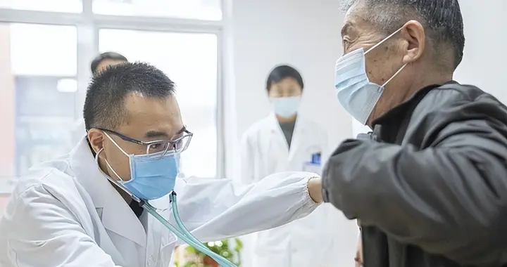 今年更早，广东已有人中招，就诊人数激增27%！一定要戴好口罩