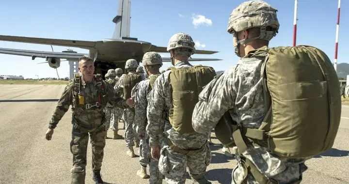 美突击旅4000人待命，随时伞降伊朗？就在此时以色列特种兵却栽了