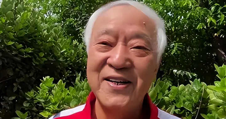 贪污善款真相大白后，77岁牛群近况曝光，原来冯巩真没看错人
