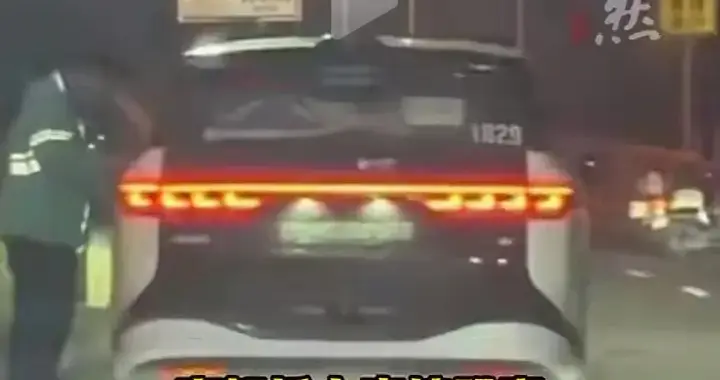 无人车高架桥趴窝失灵，乘客被困！谁来为乘客安全买单？