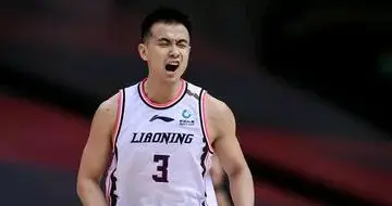 辽篮本赛季能冲前四吗？现实点先保附加赛吧！今晚输深圳拉响警报