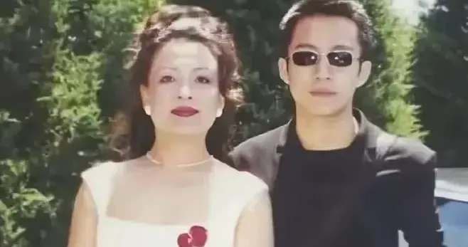 张兰 1 生托举‼️换来儿子一句 “我姓汪不姓张”