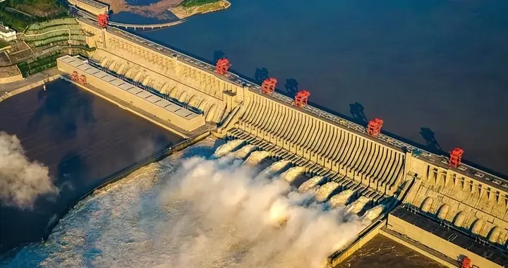 三峡大坝“账本”曝光：运行了20余年，2500亿投入如今回本了吗？