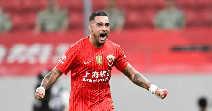 6万人见证！海港2-0干翻申花，这场上海德比，把中超底裤都扒光了