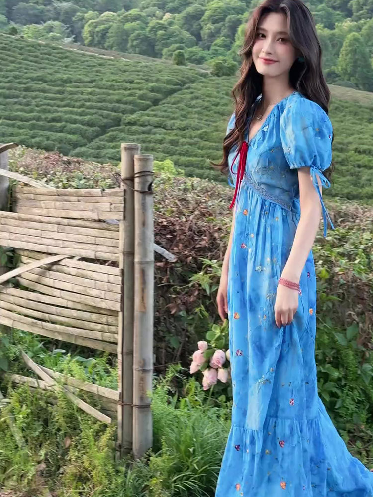 独特漂亮绝美气质高级感连衣裙女2025年夏季新款今年流行爆款裙子
