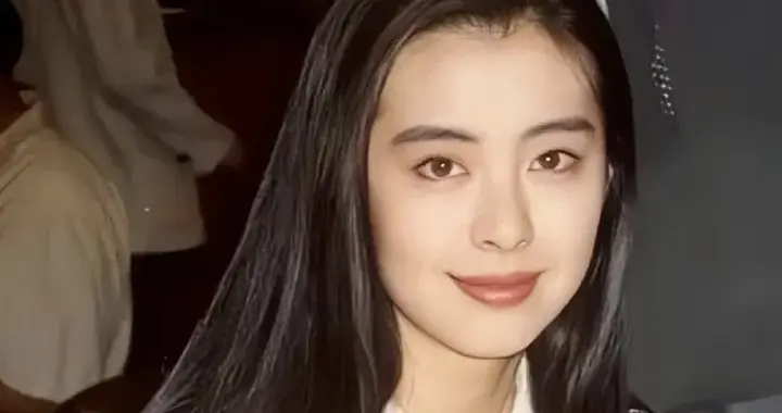 年轻时的王祖贤，美晕了！王晶也直言：真人绝美，偏偏特别不上相