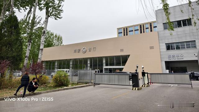 丁翔小哥：又一家奥迪经销商换成了鸿蒙智行