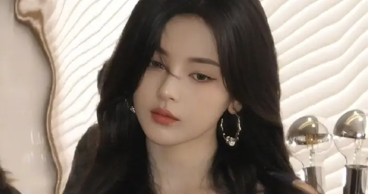 杨超越，魅力御姐，这身材太美了！