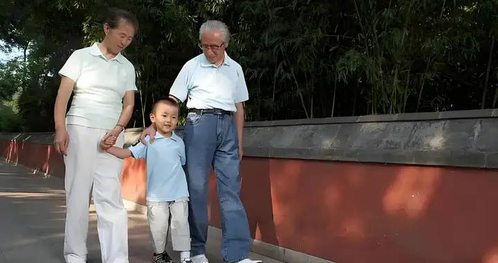 隔代亲：爷爷奶奶的爱，有什么你不知道的独特之处？