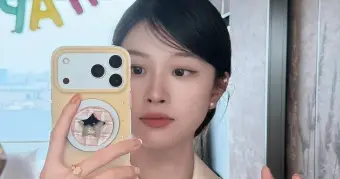 演员钟雯冠好美啊，交叉着玉腿踩着高跟真嫩
