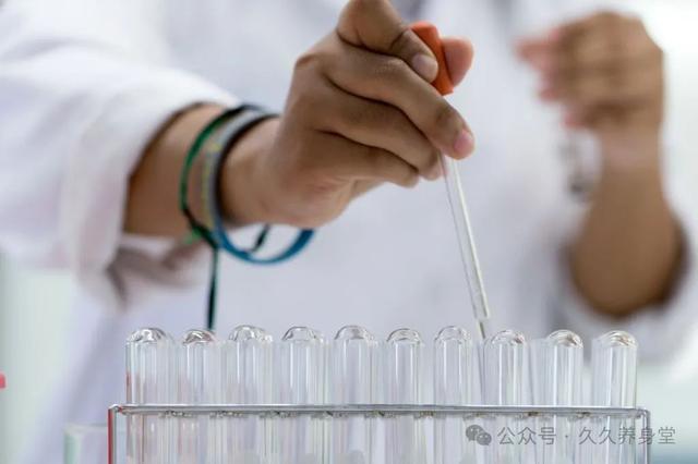 尿酸高很伤身，怎样才能让尿酸排出体外？5个方法值得一试