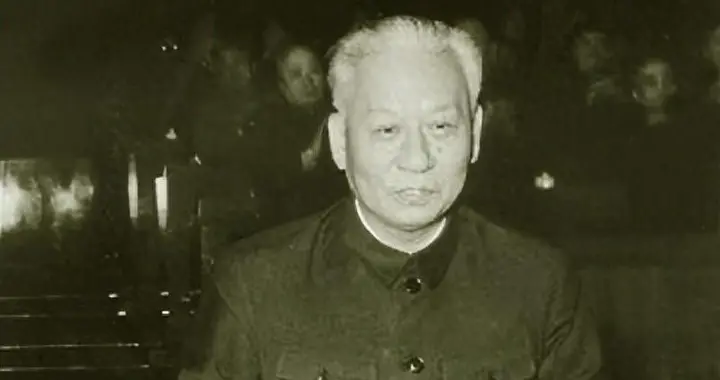 1998年，河南老汉借款5万元为刘少奇铸铜像，受王光美接见