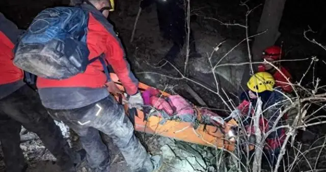 寒夜深山无信号失联13小时！怀柔消防成功救出3名被困群众