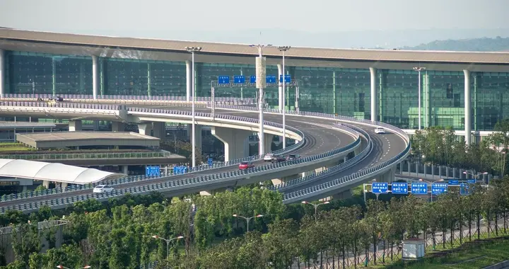 重庆急了，被成都双机场压着打，第二机场是唯一的出路吗？