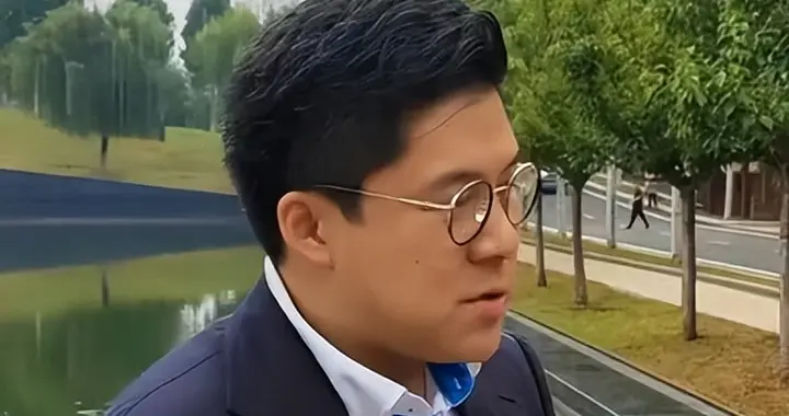 和郭晶晶结婚多年，霍启刚不再隐藏，被父亲怒骂“想吃天鹅肉”