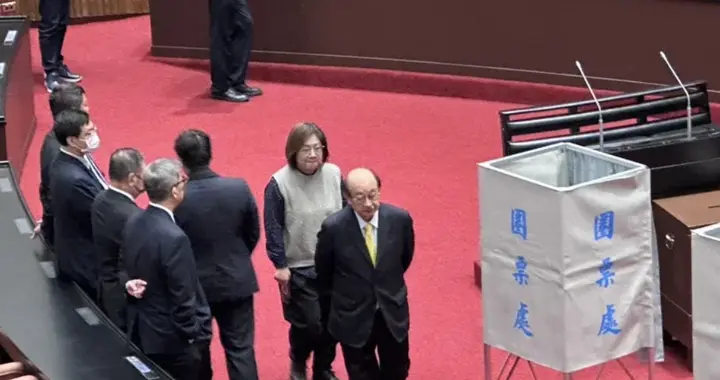 绿营8连败！柯黄“合体直播”爆猛料，绿营翻朱立伦旧案，欲抓他