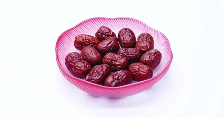 荠菜配“它”，很多人没吃过，提高免疫力，补血美白，谁吃谁健康