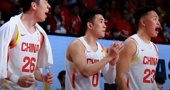 15分大逆转+客场黑哨！郭士强中场说了啥让男篮下半场像换了个队