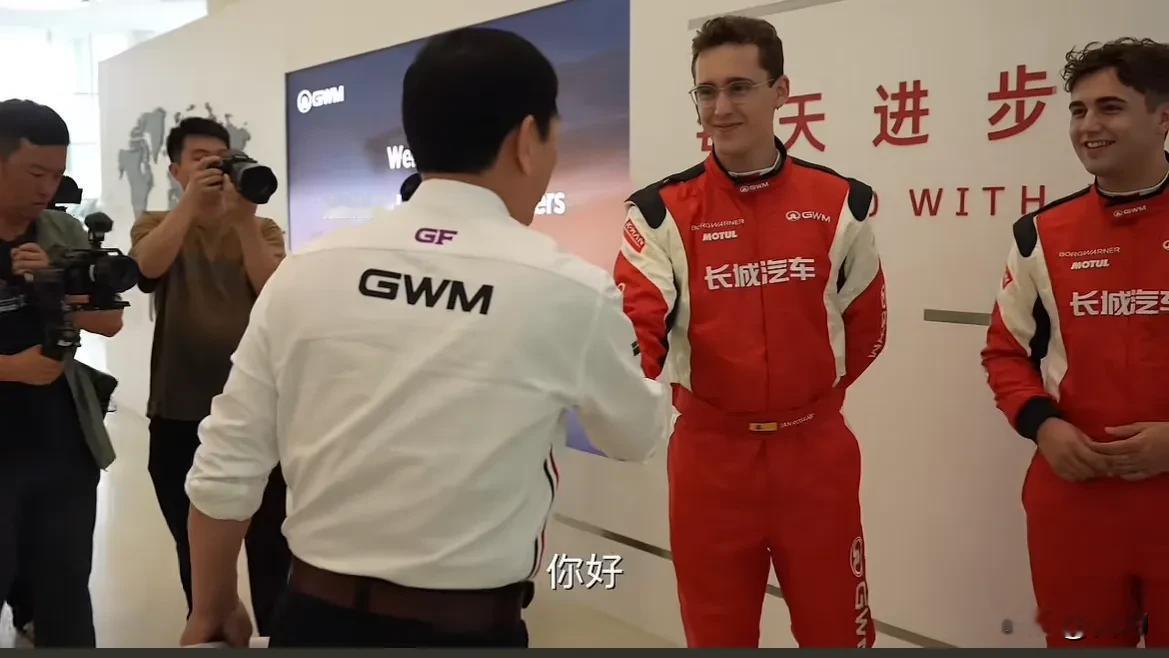 魏建军今天这条，我反复看了三遍，终于明白他到底在下一盘什么棋。  视频...